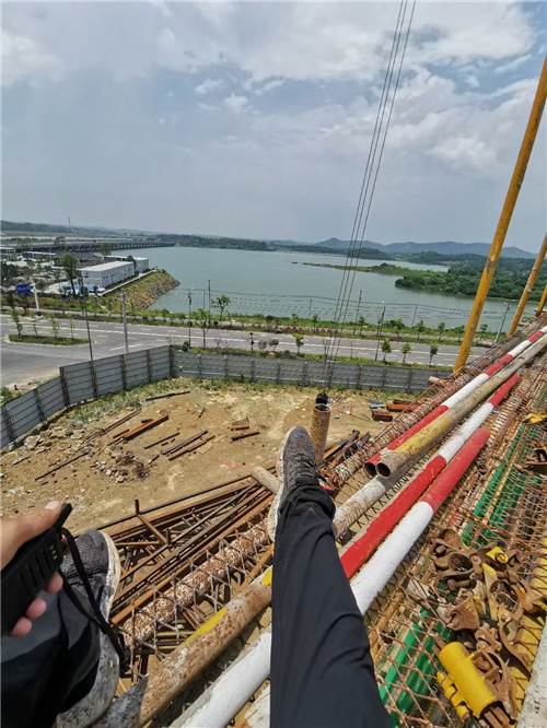 萧山区作业中发生设备损坏或人员意外，责任怎么划分？